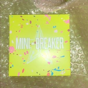 Mini jaw breaker palette